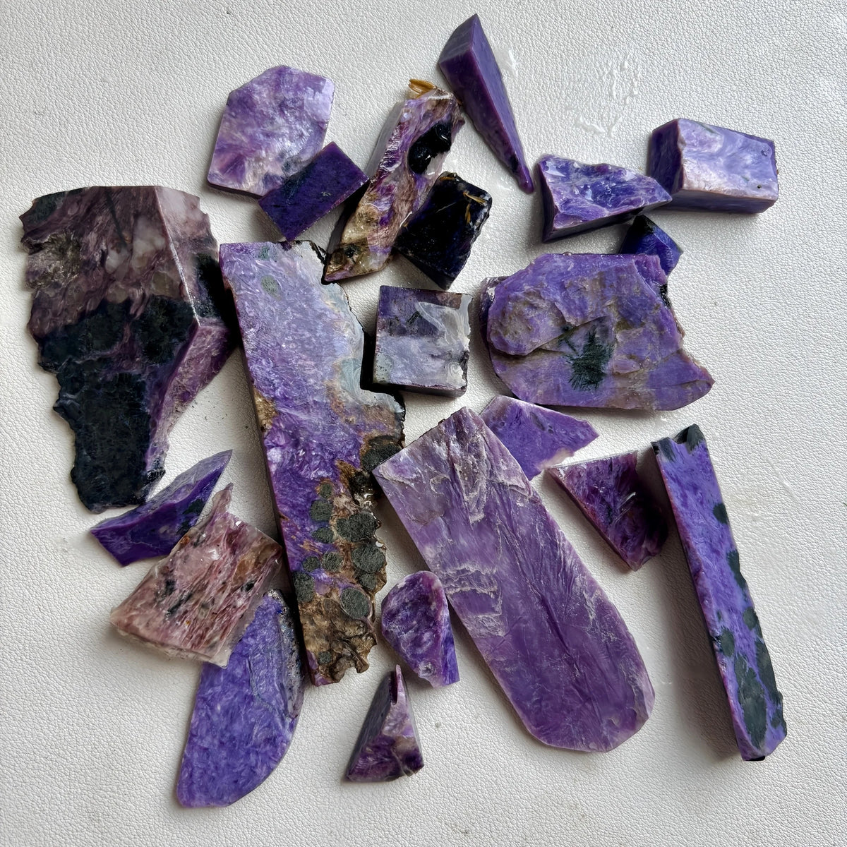 Natural Purple Charoite Rough Crystal, Polished, Suitable for Jewelry Making, Luxury Collectible Gifts, Bohemian Home Décor