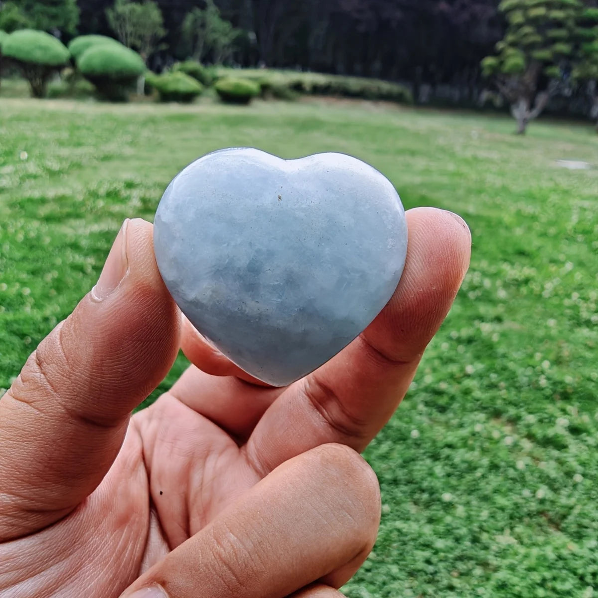 1 Natural Lapis Lazuli Heart - Smooth, polished lattice for meditation, ricochet, and home décor - Ideal special gift