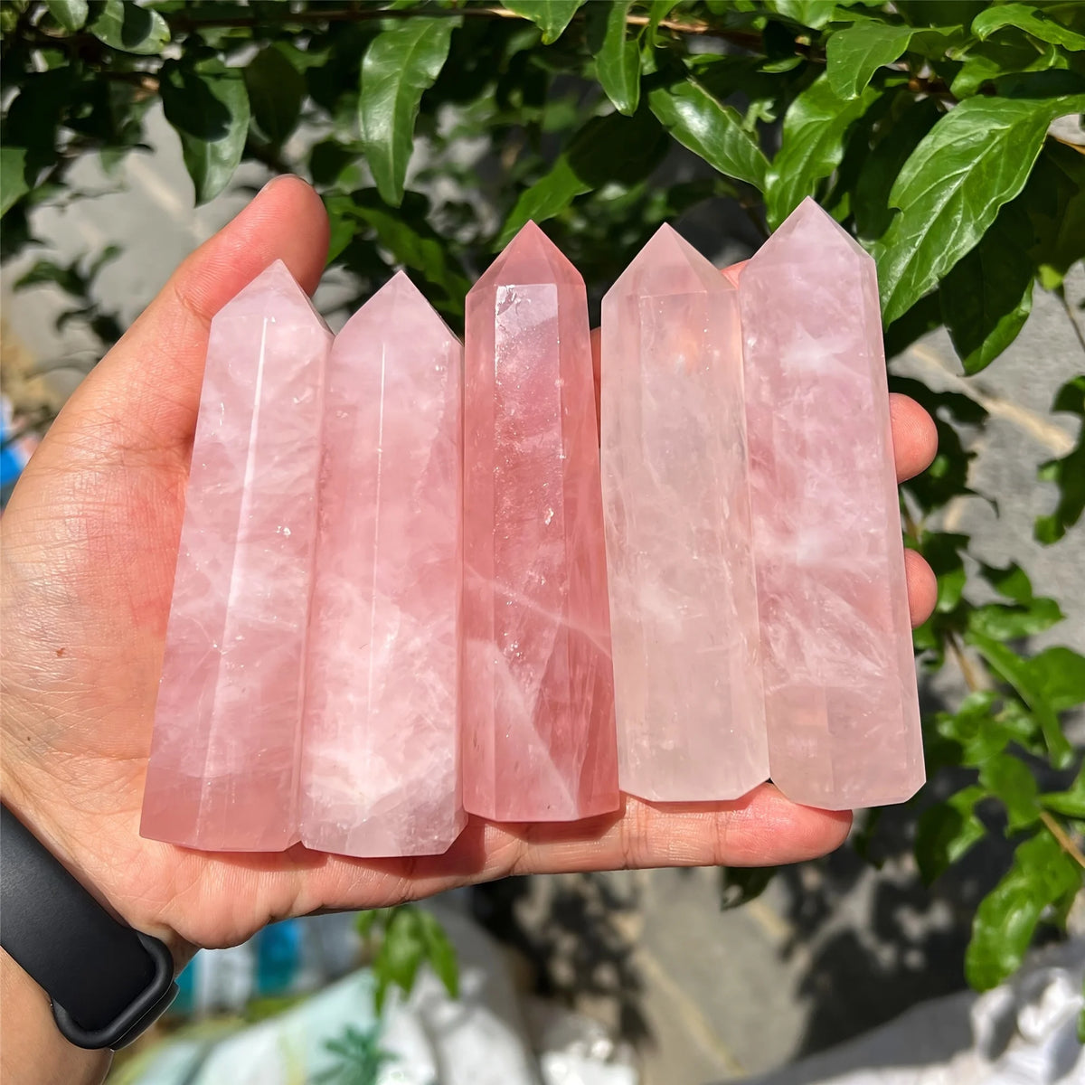 One rose quartz pointed cane, rose quartz tower, quartz crystal obelisk, suitable for party favors and home décor.