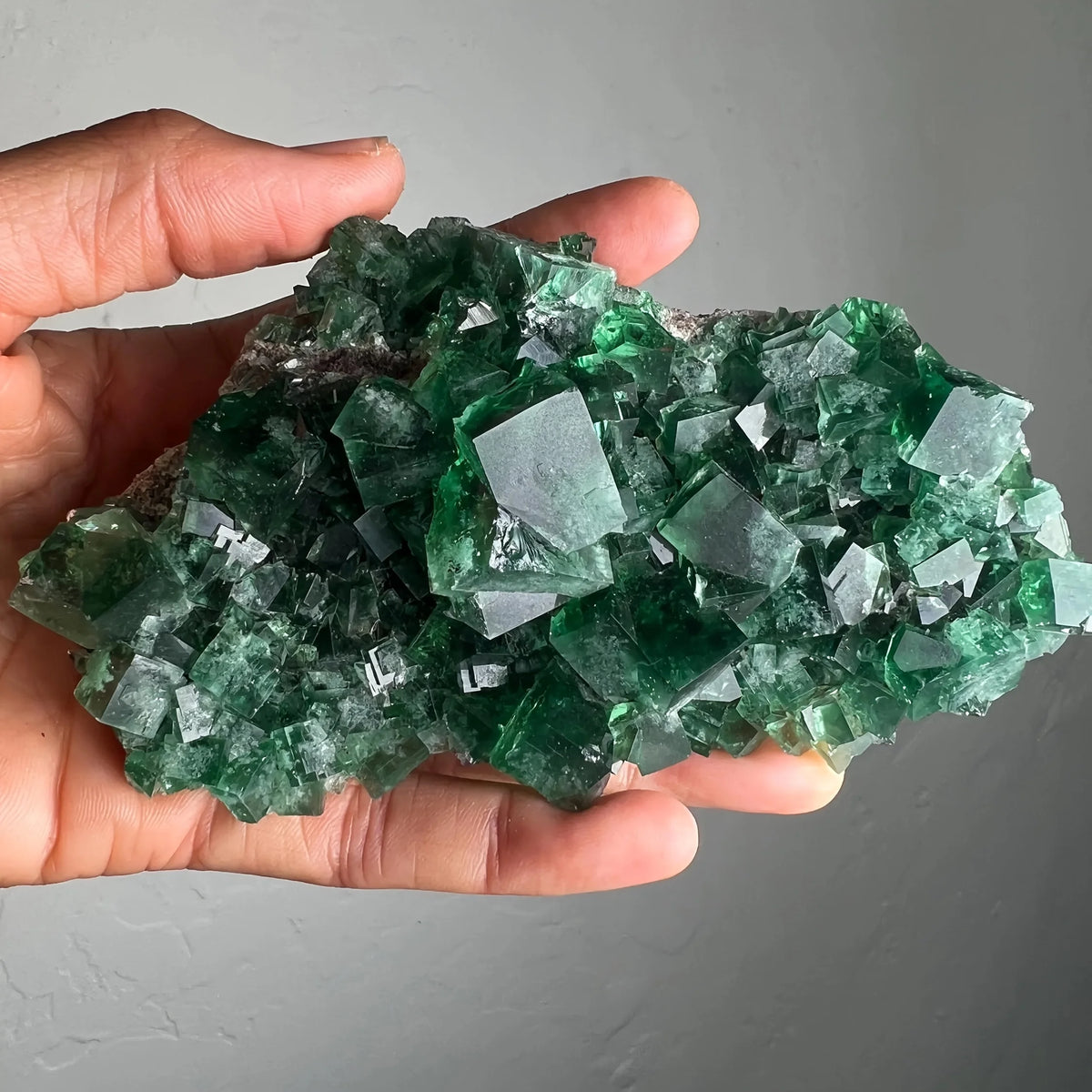 Reliable Cluster of Green Fluorite Mineral Specimens，a Primitive Green Fluorite Specimen Cube,perfect for Home Décor Aesthetics