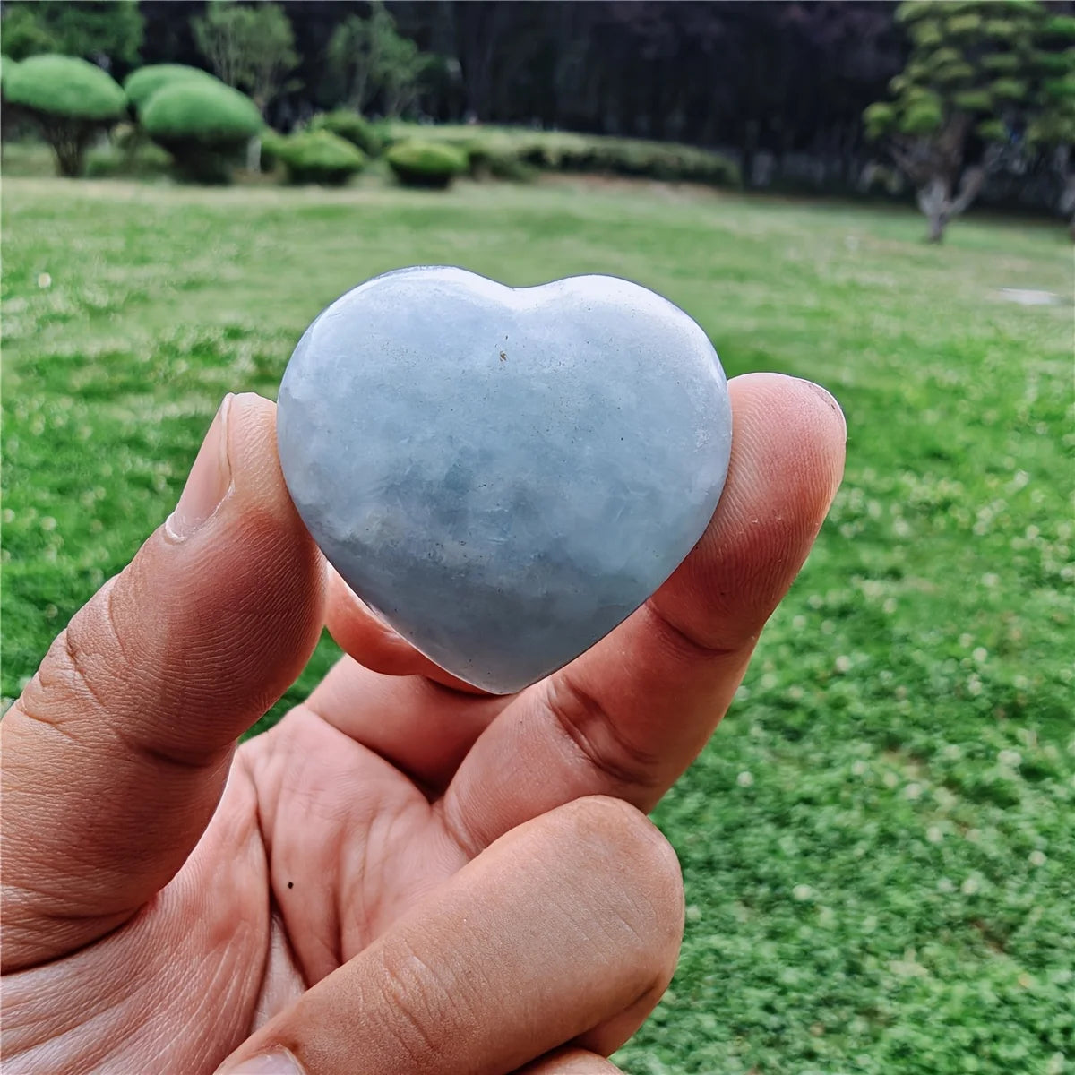 1 Natural Lapis Lazuli Heart - Smooth, polished lattice for meditation, ricochet, and home décor - Ideal special gift