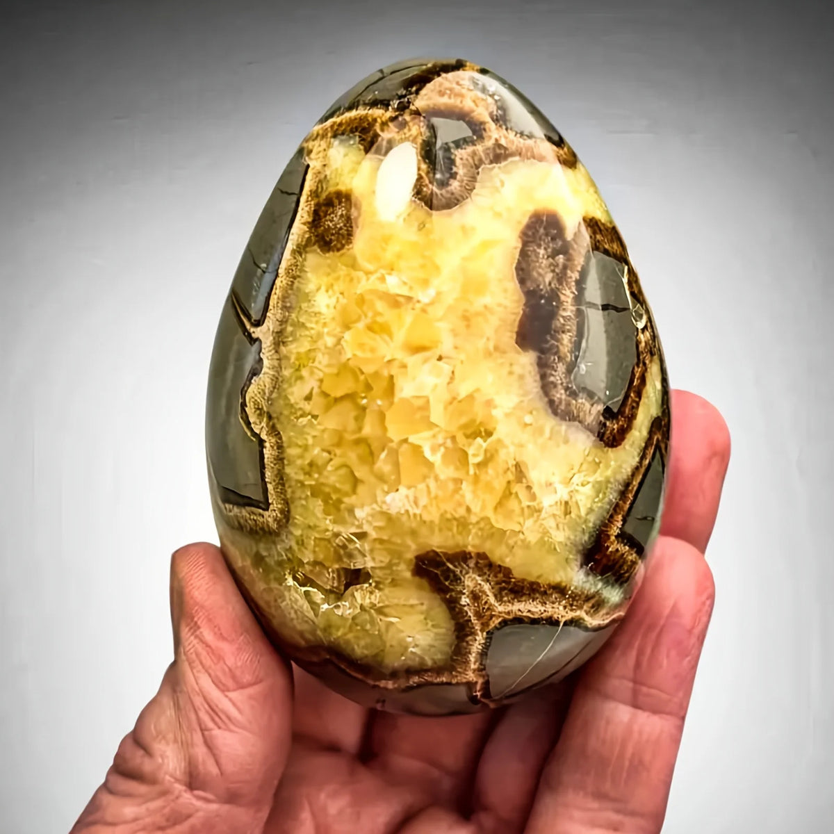 Natural Dragon Egg Geode Sculpture Hand Carved Crystal Cluster Interior Stone Egg Bohemian Holiday Home Decor Gift