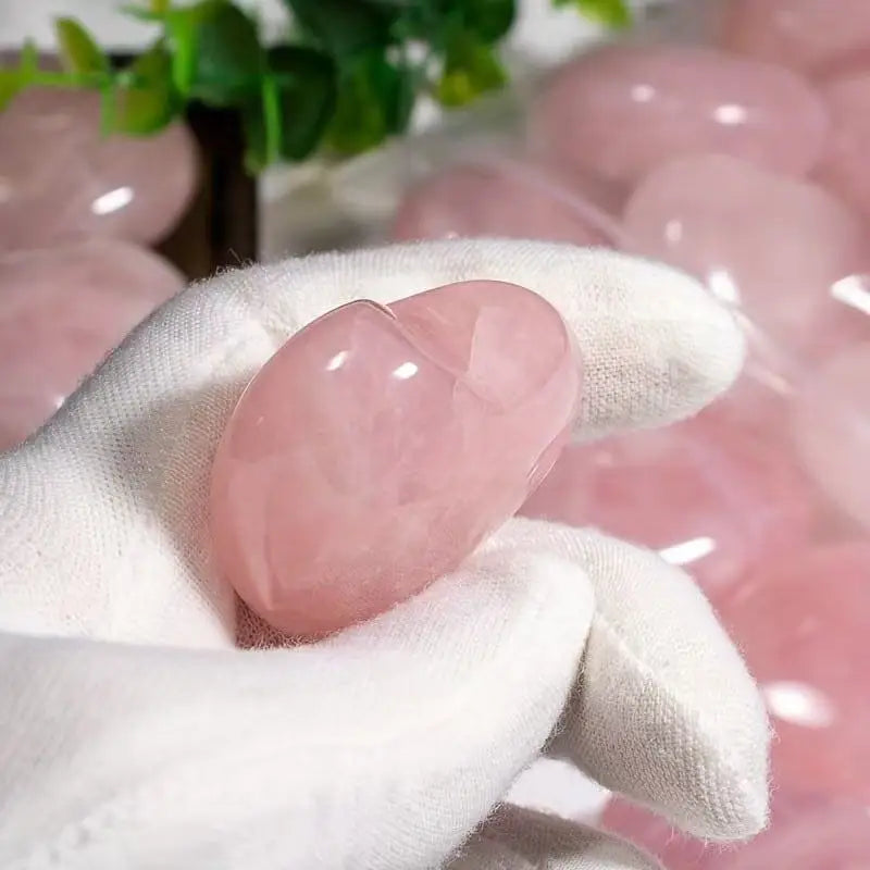 One Heart-Shaped Rose Quartz Stone - Bohemian Style Pink Crystal, Heart-Shaped Cut, Natural Stone, Suitable for Home Décor.