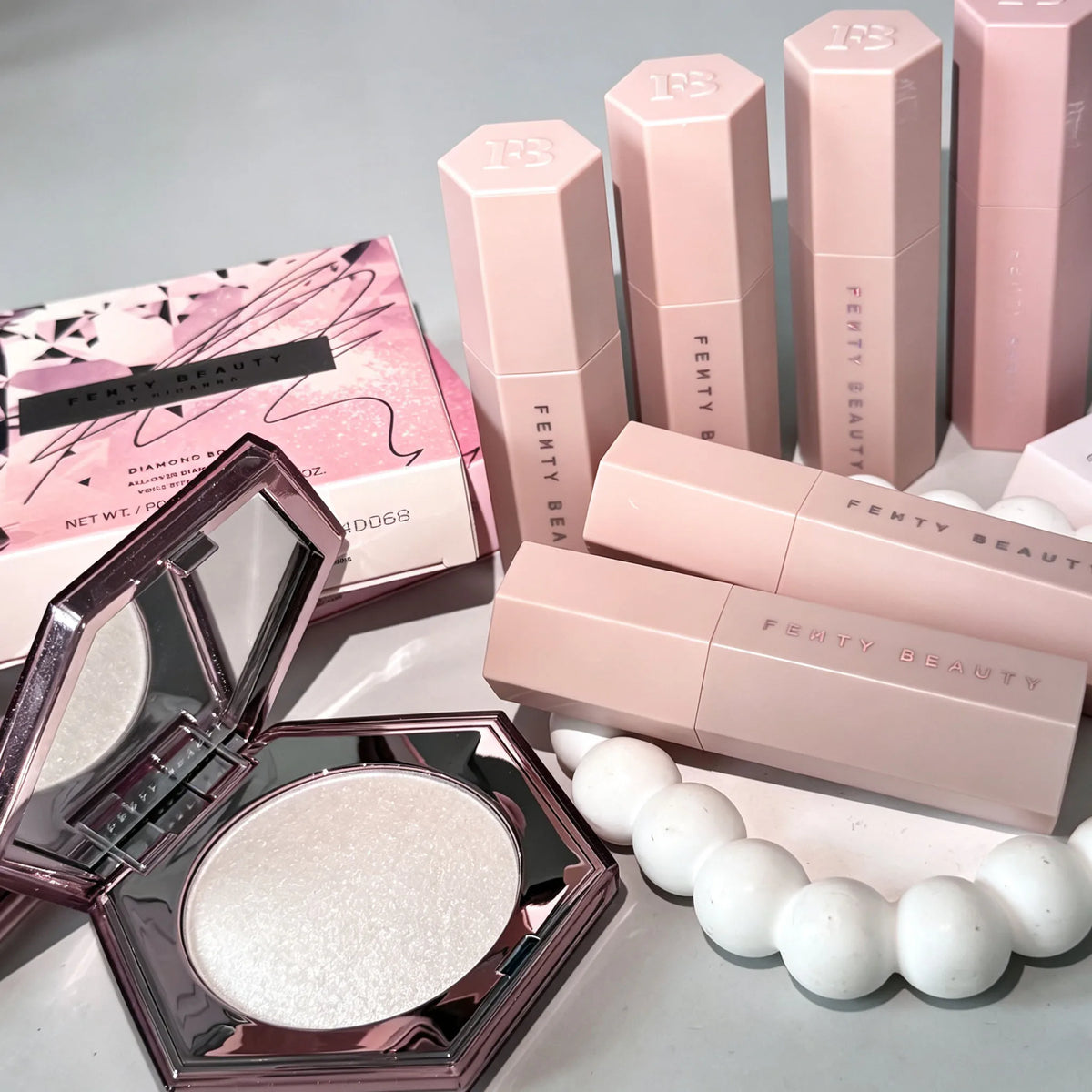 Fenty Beauty Multicolored Lip Gloss Moisturize Plumper Long-acting Lipstick Nude Pink Highlight Powder Contour Stick Makeup Set
