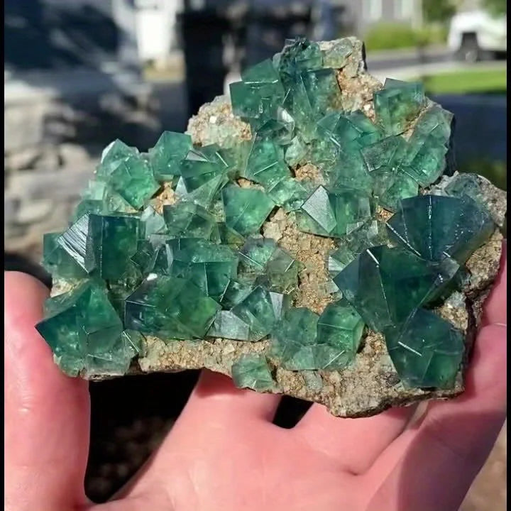 Reliable Cluster of Green Fluorite Mineral Specimens，a Primitive Green Fluorite Specimen Cube,perfect for Home Décor Aesthetics
